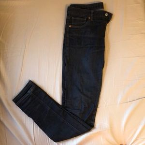 🎁 Uniqlo Dark Wash Jeans (26 x 33 inches)